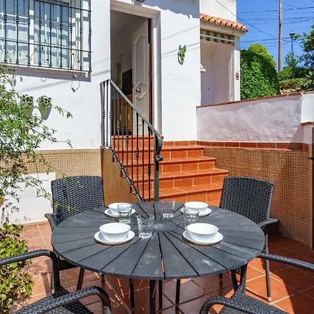 Apartamento With Pool By Costarentals - Ref 194